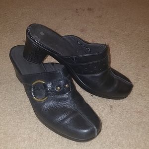 Clarks clogs black